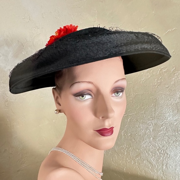 HEAVENLY 1950s\' BLACK STRAW CARTWHEEL HAT + VEILING + RED FABRIC FLOWERS main image 9